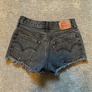 Levi’s Shorts - Size 24